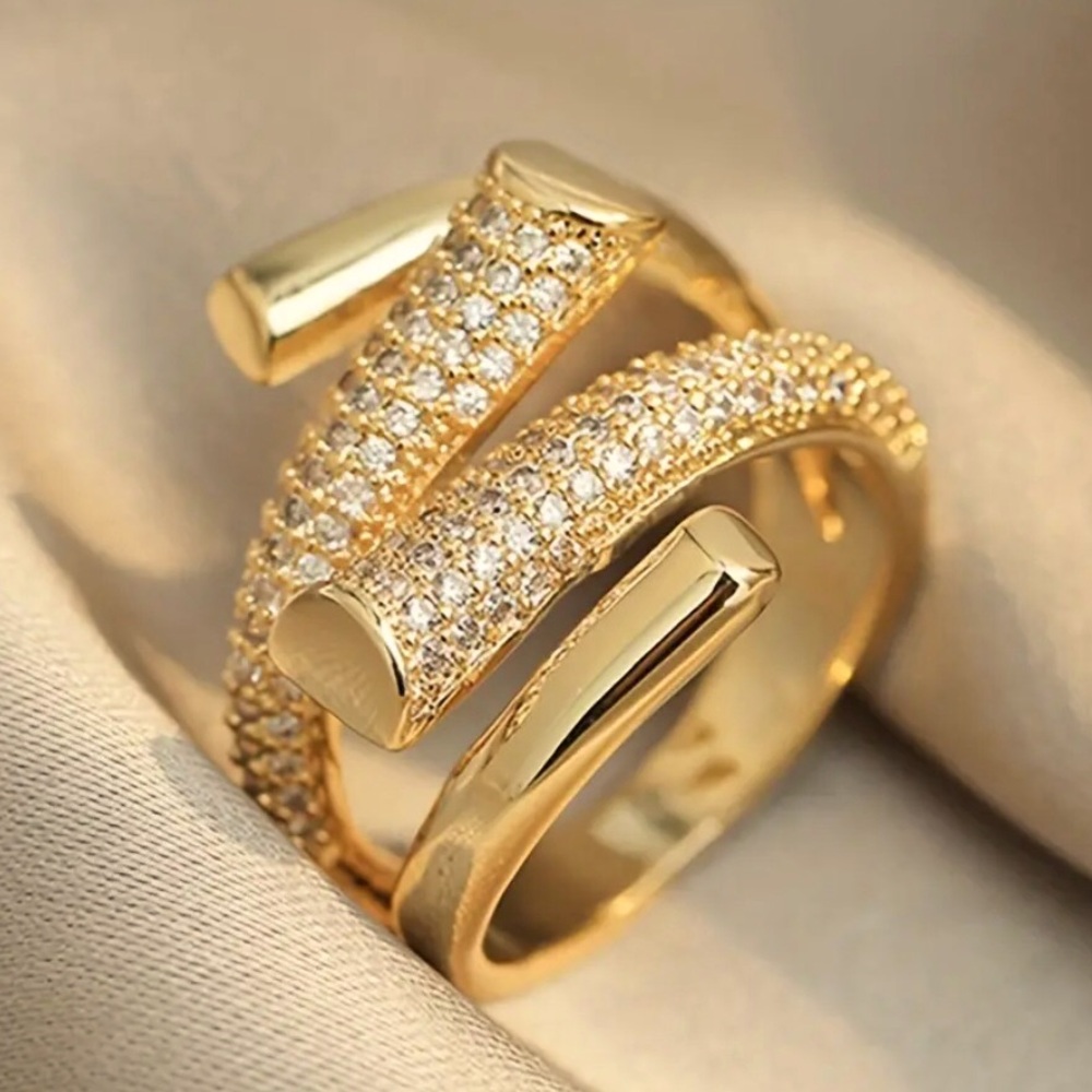 ✨✨18kt GP Spiral Ring✨✨